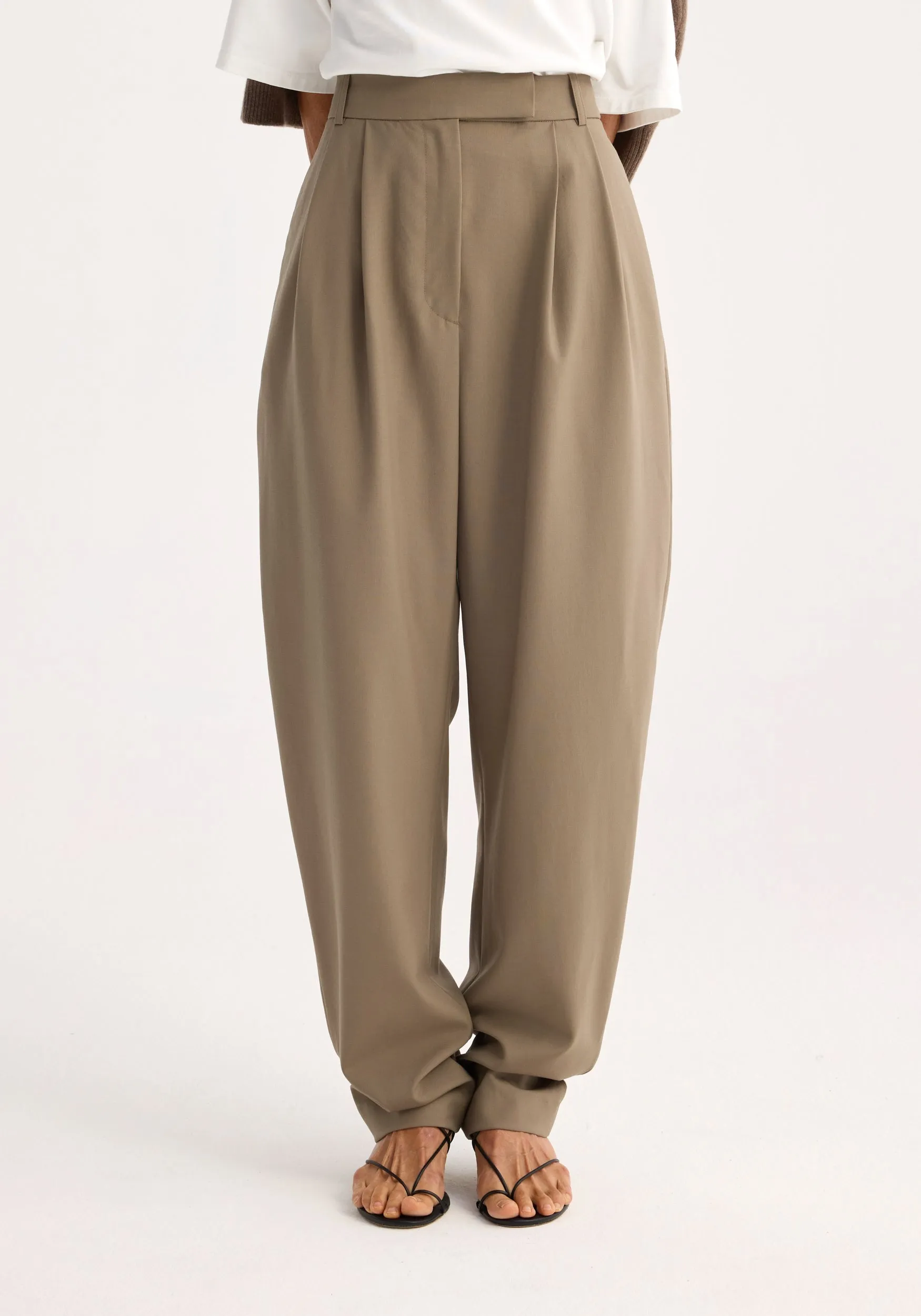 Round-leg tailored trousers | khaki